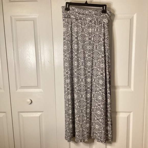 Cynthia Rowley Dresses & Skirts - Cynthia Rowley Black & White Print Long Maxi Skirt Size L